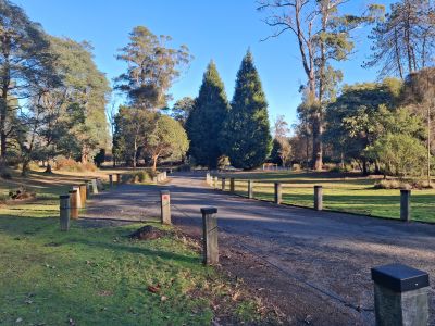 Entrance to the Lilydale Falls Reserve